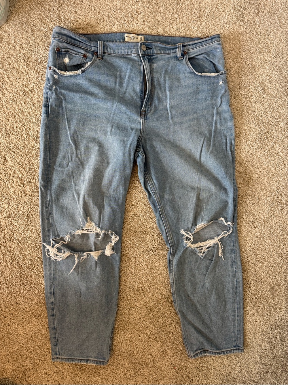 Abercrombie The Mom High Rise Jeans Light Wash Distressed Ripped Jeans Size 34